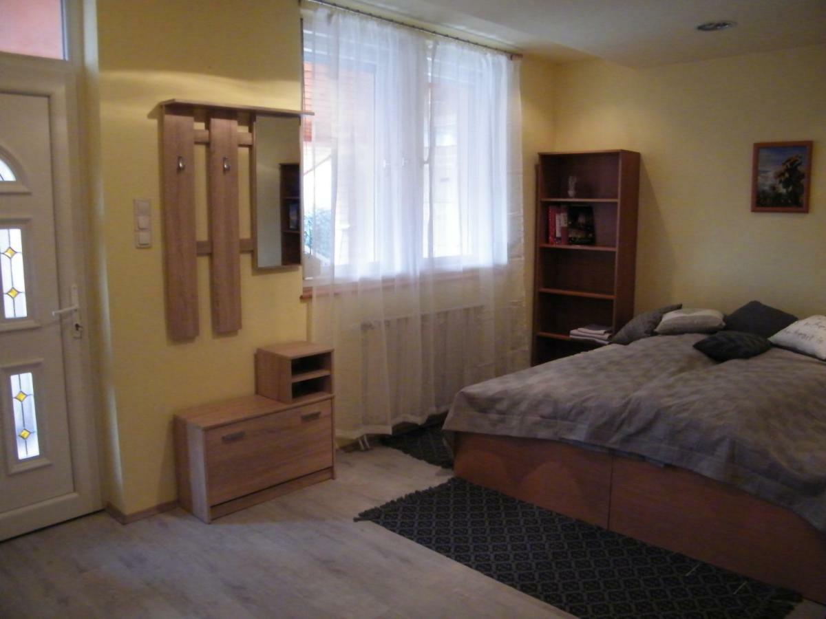 Pal Utcai Apartman Мишкольц Экстерьер фото