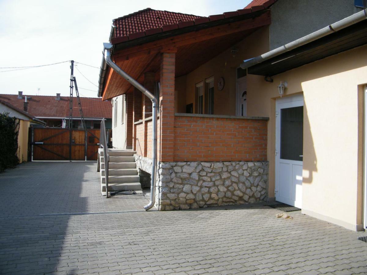 Pal Utcai Apartman Мишкольц Экстерьер фото