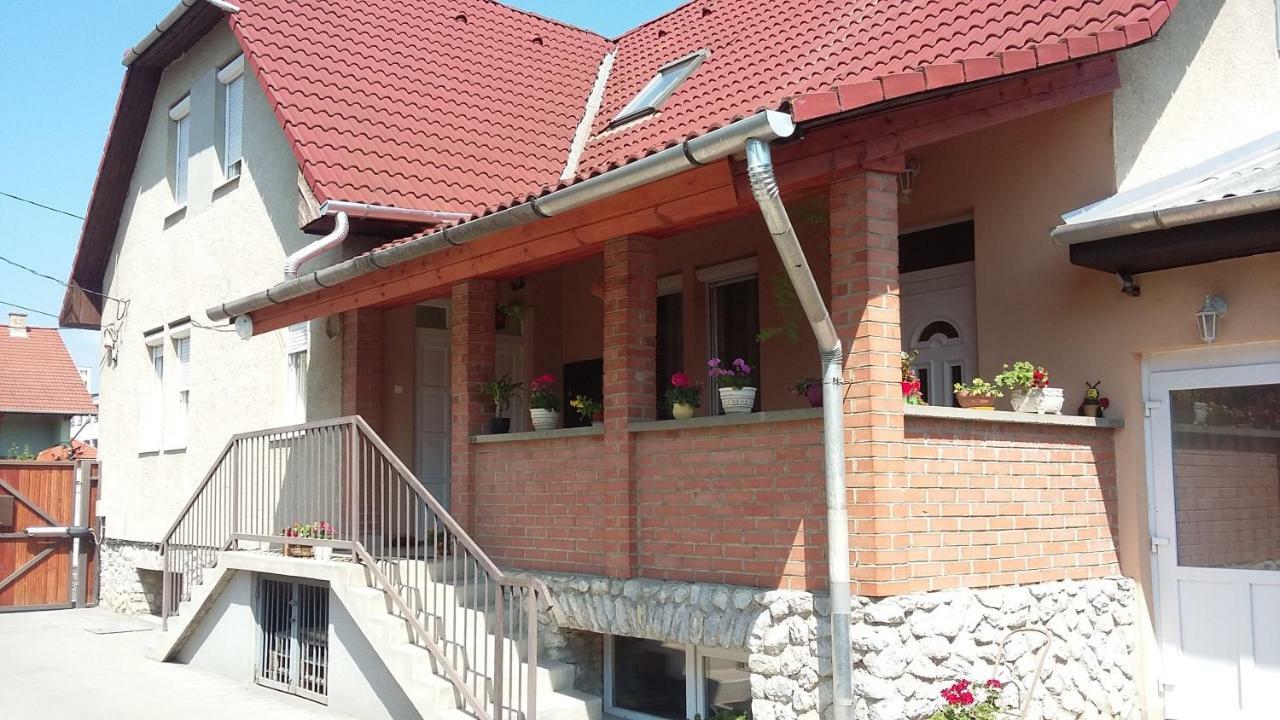 Pal Utcai Apartman Мишкольц Экстерьер фото
